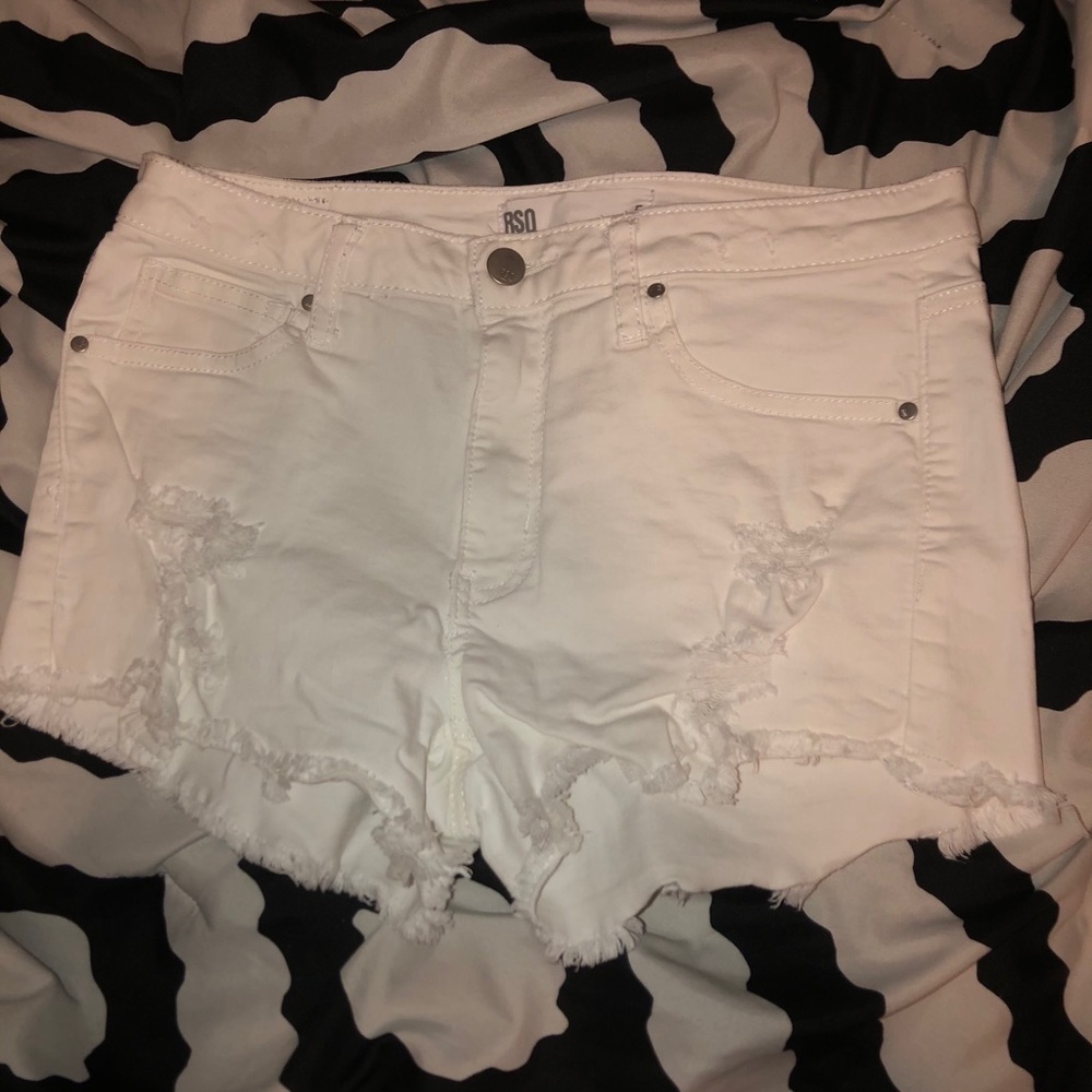 White distressed jean shorts